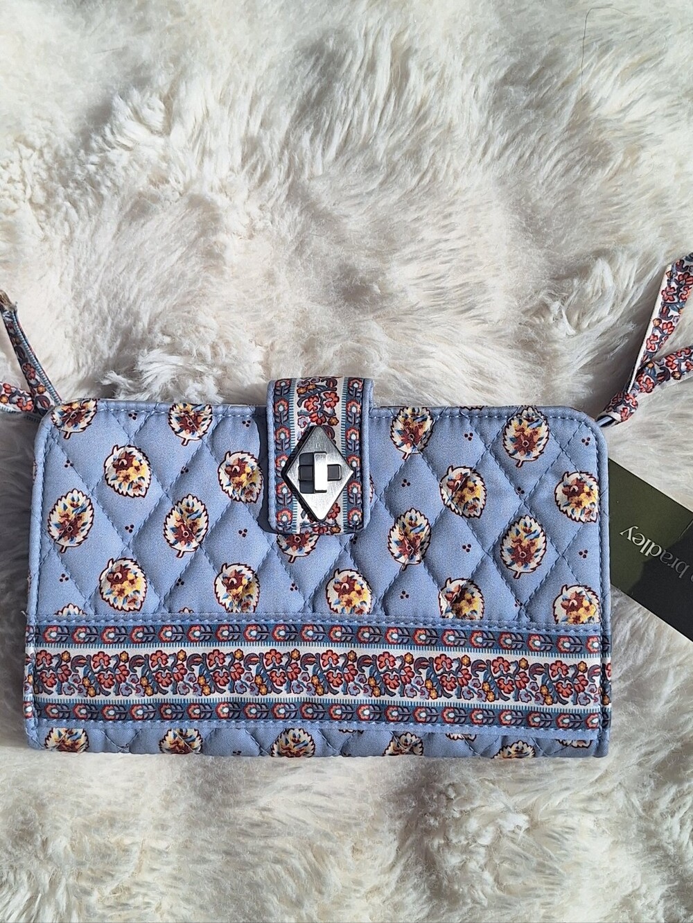 🌟 NWT Vera Bradley Turnlock Wallet in Blue Leaf 🌟Brand new with tags!